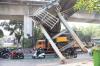 Potret Truk Kontainer Tersangkut di JPO Jalan Tendean