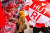 Penjualan Pernak-pernik 17 Agustus di Pasar Jatinegara