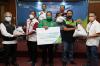 Peringati May Day, BP Jamsostek Kanwil Jatim Serahkan Manfaat dan 2.600 Paket Sembako kepada Peserta