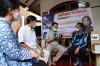 BI Jatim dan Foto_Rumah Aspirasi Indah Kurnia Serahkan Bantuan Multimedia pada Dolor Darjo
