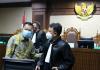 Angin Prayitno Aji Jalani Sidang Perdana Korupsi Pajak