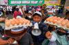 Harga Telur Anjlok, Peternak Unggas Gelar Protes di Gedung DPR