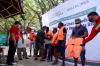 Yayasan Hadji Kalla dan Kalla Lines Bagikan Jaket Pelampung kepada Warga Pulau Lae-Lae