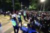 PPKM Level 3, Petugas Gabungan di Cirebon Bubarkan Kerumunan di Kafe (FOTO:MNC Media)