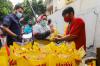 Antusiasme Warga Antre Minyak Goreng Murah di Kantor Kecamatan Johar Baru