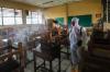 Antisipasi Penyebaran Covid-19, Petugas PMI Semprotkan Cairan Disinfektan di Lingkungan Sekolah