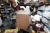 Harga Minyak Goreng Curah di Bekasi Kini Dijual Rp15.000 per Liter (FOTO: MNC Media)