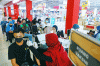 Tetap Antusias, Warga Palembang Antre Vaksinasi Covid-19 di OPI Mall