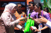 Menaker Ida Fauziyah Tinjau Penerima BSU bagi Pekerja Sektor UKM di Bali