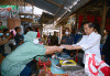Kunjungi Pasar Malang Jiwan Colomadu, Presiden Jokowi Bagikan BLT dan Cek Harga Komoditas