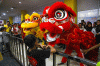 Atraksi Barongsai Semarakan Imlek di Pusat Perbelanjaan