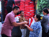 Presiden Jokowi Bagikan Sembako hingga Hamper untuk Masyarakat di Kota Bogor