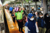 Pendapatan Porter Stasiun Pasar Senen Meningkat saat Momen Mudik Lebaran 2023