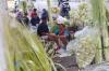 Jelang Idul Adha, Pedagang Kulit Ketupat Laris Manis