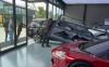 Kecelakaan terjadi di wilayah Pantai Indah Kapuk (PIK). Sebuah mobil Mitsubishi XPander seruduk mobil Porsche seharga Rp 9 miliar di showroom. (Istimewa)