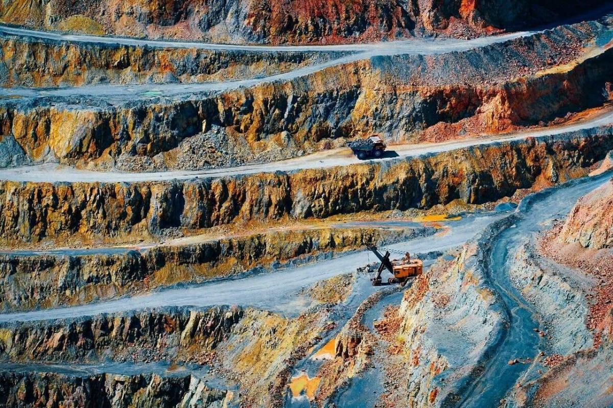 AS Ajak 50 Negara Lawan Dominasi China di Sektor Mineral