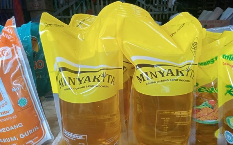 Jaga Daya Beli Masyarakat, Istana Pastikan HET Minyakita Rp15.700 per Liter Jaga Daya Beli Masyarakat, Istana Pastikan HET Minyakita Rp15.700 per Liter