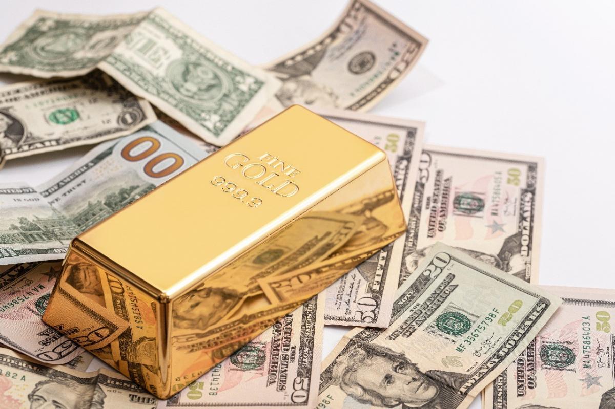 Harga Emas Dunia Tergelincir di Tengah Penguatan Dolar AS