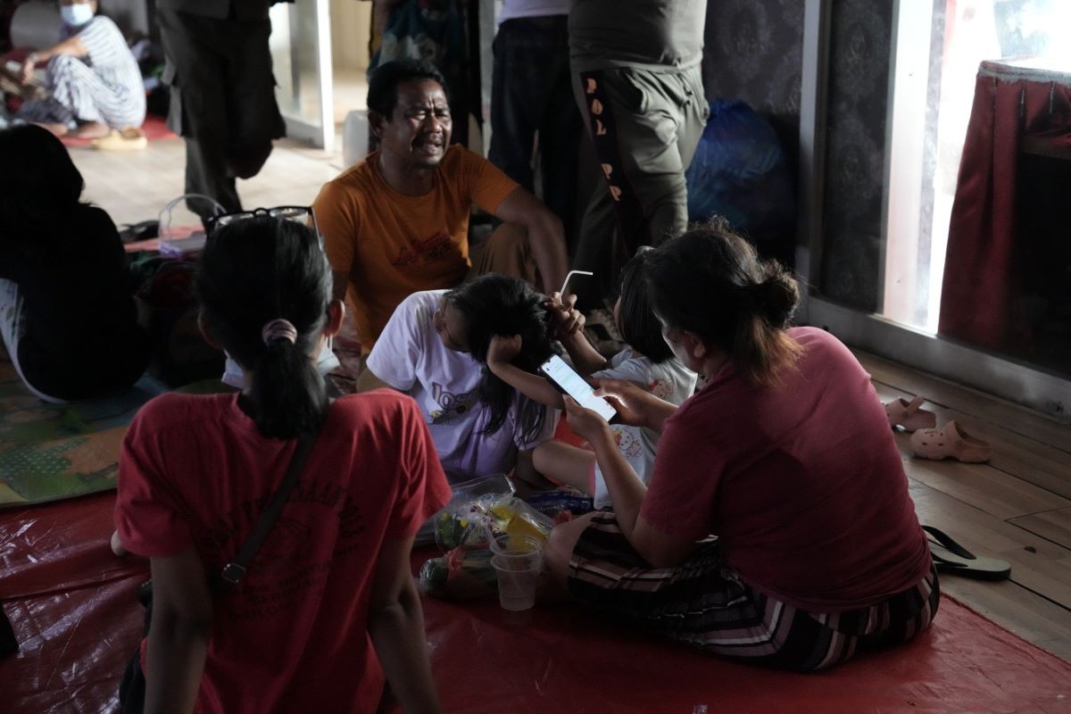 Jaringan Komunikasi Pulih, Warga Terdampak Bencana di Tapanuli Tengah Bisa Bertukar Kabar Jaringan Komunikasi Pulih, Warga Terdampak Bencana di Tapanuli Tengah Bisa Bertukar Kabar