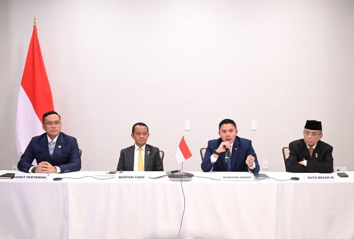 Seskab Teddy Sebut Produk AS Tetap Wajib Sertifikasi Halal dan Izin BPOM Seskab Teddy Sebut Produk AS Tetap Wajib Sertifikasi Halal dan Izin BPOM