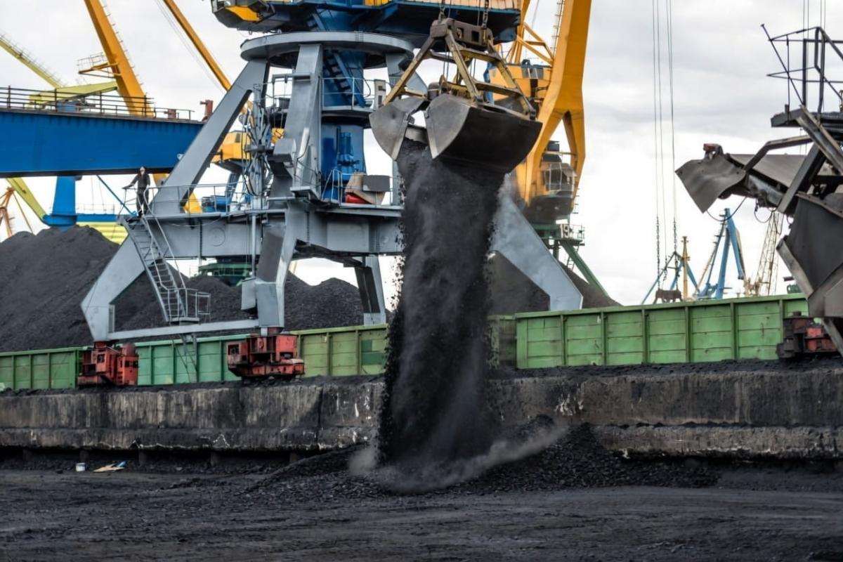 Prospek Sektor Batu Bara di Tengah Krisis LNG dan El Niño Prospek Sektor Batu Bara di Tengah Krisis LNG dan El Niño