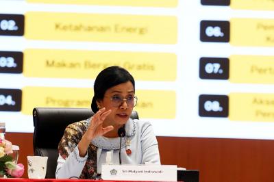 Menteri Keuangan Sri Mulyani memberikan keterangan kepada wartawan terkait RAPB dan Nota Keuangan Tahun Anggaran 2026 di Jakarta