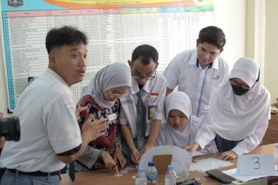 Memperingati usia ke-69, Asuransi Astra merayakan perjalanannya dengan sederhana bersama beberapa yayasan serta sekolah penyandang disabilitas