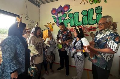 Agenda ini merupakan bagian dari kunjungan kerja strategis dilakukan oleh Dirjen IKMA ke fasilitas produksi Boneka Trilili