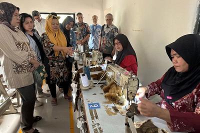 Agenda ini merupakan bagian dari kunjungan kerja strategis dilakukan oleh Dirjen IKMA ke fasilitas produksi Boneka Trilili