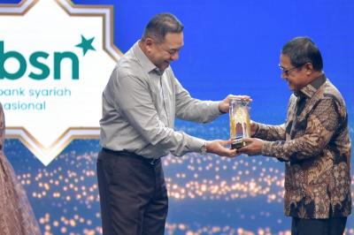 Penghargaan tersebut diberikan kepada BSN karena perseroan dinilai cukup aktif dalam membangun ekonomi umat berbasis keuangan syariah