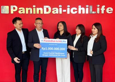 Panin Dai-ichi Life menyerahkan manfaat klaim asuransi jiwa sebesar Rp1 miliar kepada perwakilan ahli waris nasabah di Medan