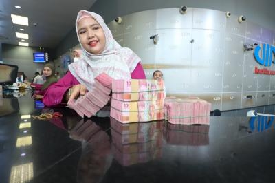 Rupiah menguat hampir 1 persen dalam sepekan ke level Rp17.860 per dolar AS