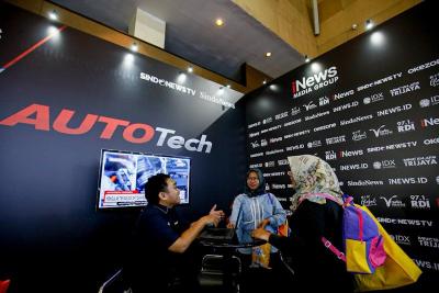 Booth iNews Media Group (IMG) menjadi salah satu daya tarik dalam gelaran Jakarta Fair 2026