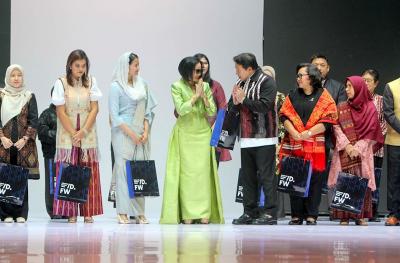 Indonesia Fashion Week telah berkembang menjadi lebih dari sekadar panggung kreativitas.