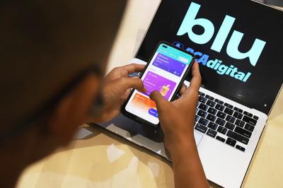 Fizan mengoperasikan blu by BCA Digital