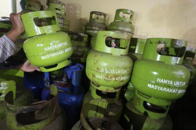 Pemerintah tengah mengkaji opsi untuk mengubah skema penyaluran subsidi energi, khususnya bagi LPG yang dinilai belum sepenuhnya tepat sasaran.