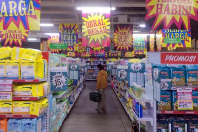 Supermarket Giant memberikan promo besar-besaran kepada pengunjung dikarenakan akan menutup gerainya pada Maret 2021 ini.