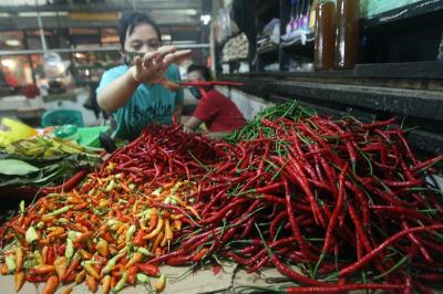 Harga cabai rawit sempat tembus Rp130 ribu per kilogram pada akhir pekan lalu.