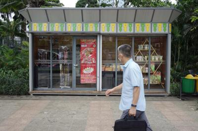 Bangunan kios dibuat cantik sehingga tidak mengganggu pemandangan.