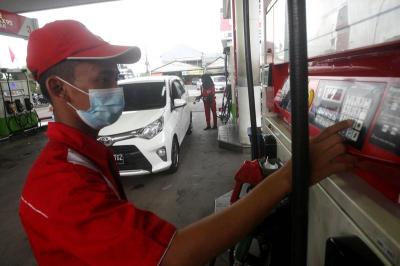 Banyaknya varian BBM di dalam negeri menjadi salah satu penyebab sulitnya masyarakat untuk beralih menggunakan bahan bakar ramah lingkungan.