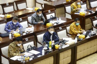 Menteri PPN/Kepala Bappenas Suharso Monoarfa mengikuti rapat kerja dengan Komisi XI DPR di Kompleks Parlemen, Senayan, Jakarta, Rabu (17/3/2021).