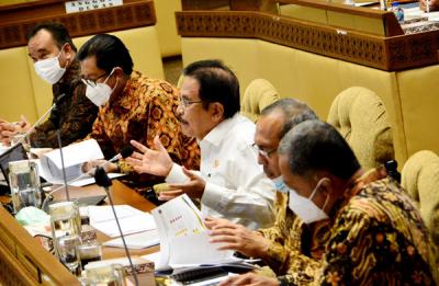 Menteri Agraria dan Tata Ruang/Kepala Badan Pertanahan Nasional Sofyan Djalil saat rapat kerja bersama Komisi II DPR RI di Jakarta, Senin (22/3/2021).