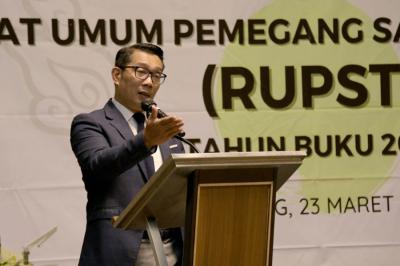 Gubernur Jabar Ridwan Kamil menyampaikan sambutan saat menghadiri RUPS PT Migas Hulu Jabar.
