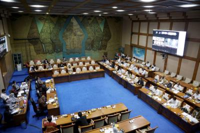 Menteri Energi dan Sumber Daya Mineral (ESDM) Arifin Tasrif saat rapat kerja dengan Komisi VII DPR RI di Kompleks Parlemen, Senayan, Jakarta, Senin (22/3/2021).