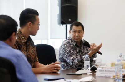 Executive Chairman MNC Group Hary Tanoesoedibjo melakukan pertemuan dengan CEO Lippo Karawaci & Director of Lippo Group John Riady di Jakarta, Rabu (24/3/2021).
