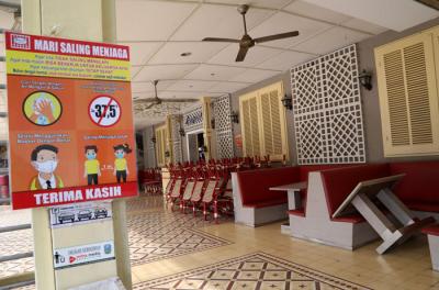 Suasana Kedai Es Krim Legendaris Zangrandi di Jalan Yos Sudarso Surabaya, Jawa Timur, Rabu (24/3/2021).