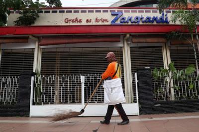 Suasana Kedai Es Krim Legendaris Zangrandi di Jalan Yos Sudarso Surabaya, Jawa Timur, Rabu (24/3/2021).