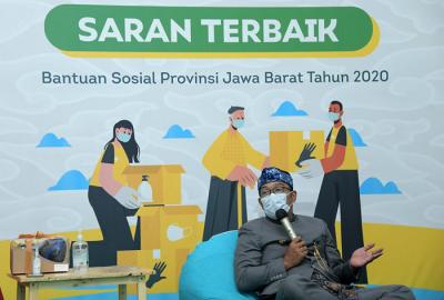 Gubernur Jawa Barat M Ridwan Kamil melaksanakan tepas dengan tema apresiasi sarana terbaik bantuan sosial Provinsi Jawa barat tahun 2020.