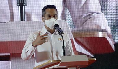 Pelantik Ketua Kadin Provinsi Sumatera Selatan Dody Reza Alex Noerdin dan pengurus Kadin Provinsi Sumsel di Palembang, Sumatera Selatan, Kamis (25/3/2021).