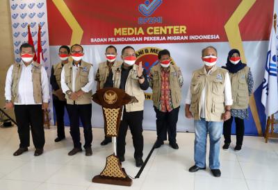 Kepala Badan Perlindungan Pekerja Migran Indonesia (BP2MI) Benny Ramdhani memberikan keterangan kepada wartawan di Jakarta, Sabtu (27/3/2021).